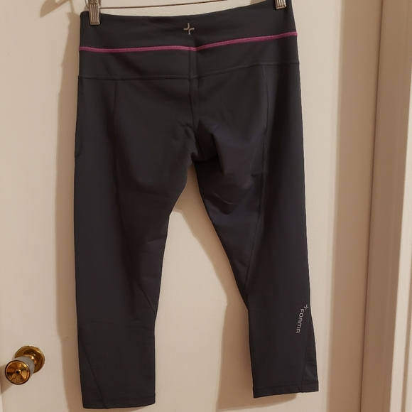 Forma Athletic Yoga Workout Capri Formfitting Athleisure Pants Woman Size 4 NWOT - Picture 2 of 8